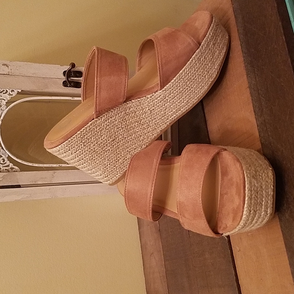 NWB Women's wedge sandals